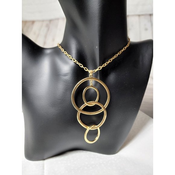 the Sak multi-shaped layered circle loop necklace - Picture 1 of 6